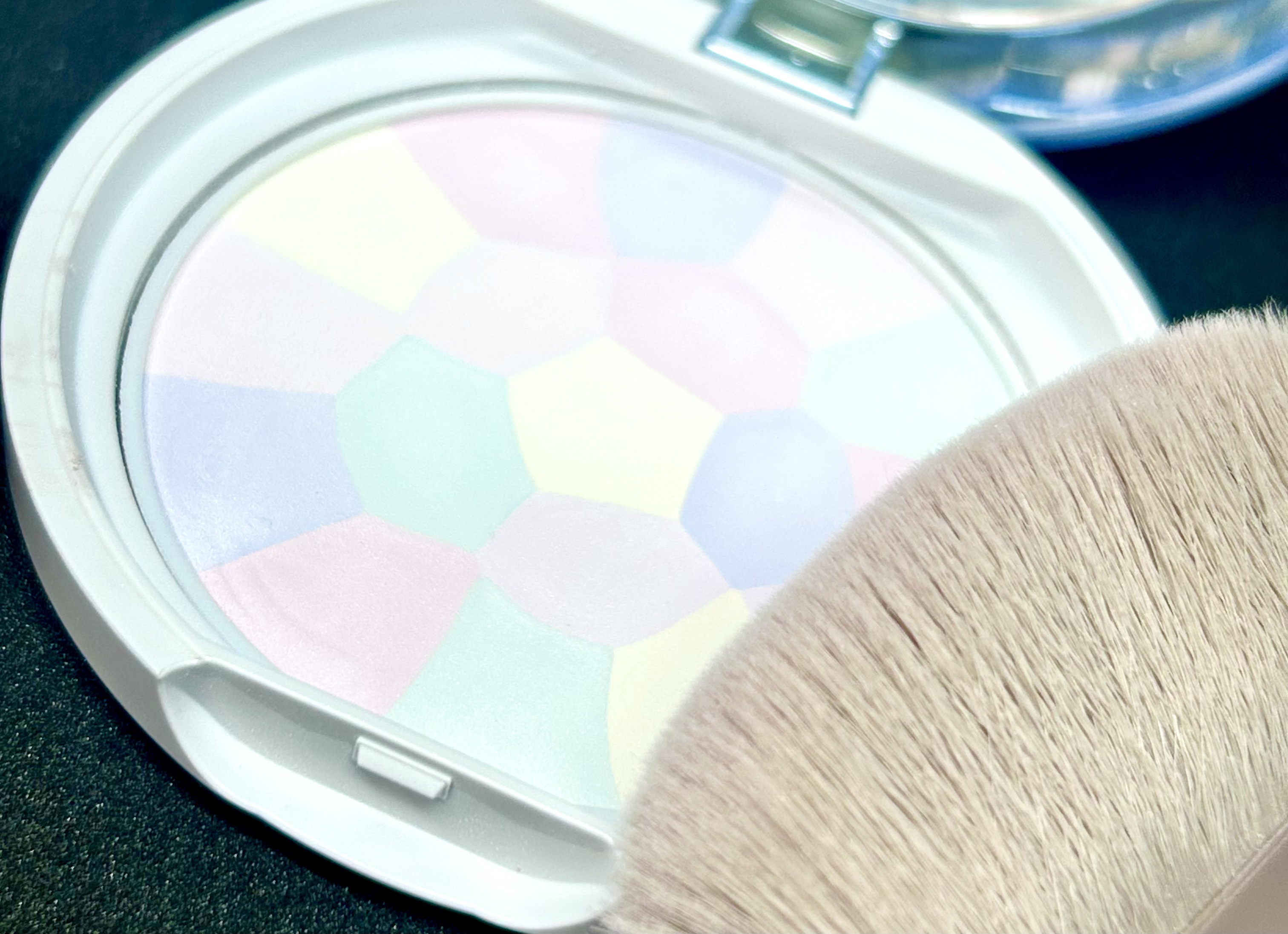 イルミネイティングフィニッシュパウダー　～Abloom～ 01 ハイドレンジアガーデン（リフィル）/キャンメイク/プレストパウダーを使ったクチコミ（2枚目）