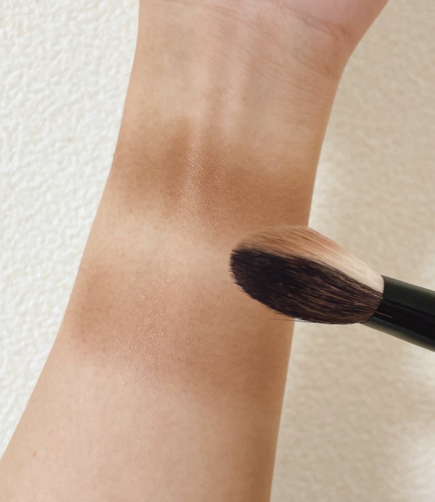 デュアルフィニッシュ チーク＆コントゥール ブラシ/bareMinerals/メイクブラシを使ったクチコミ（2枚目）