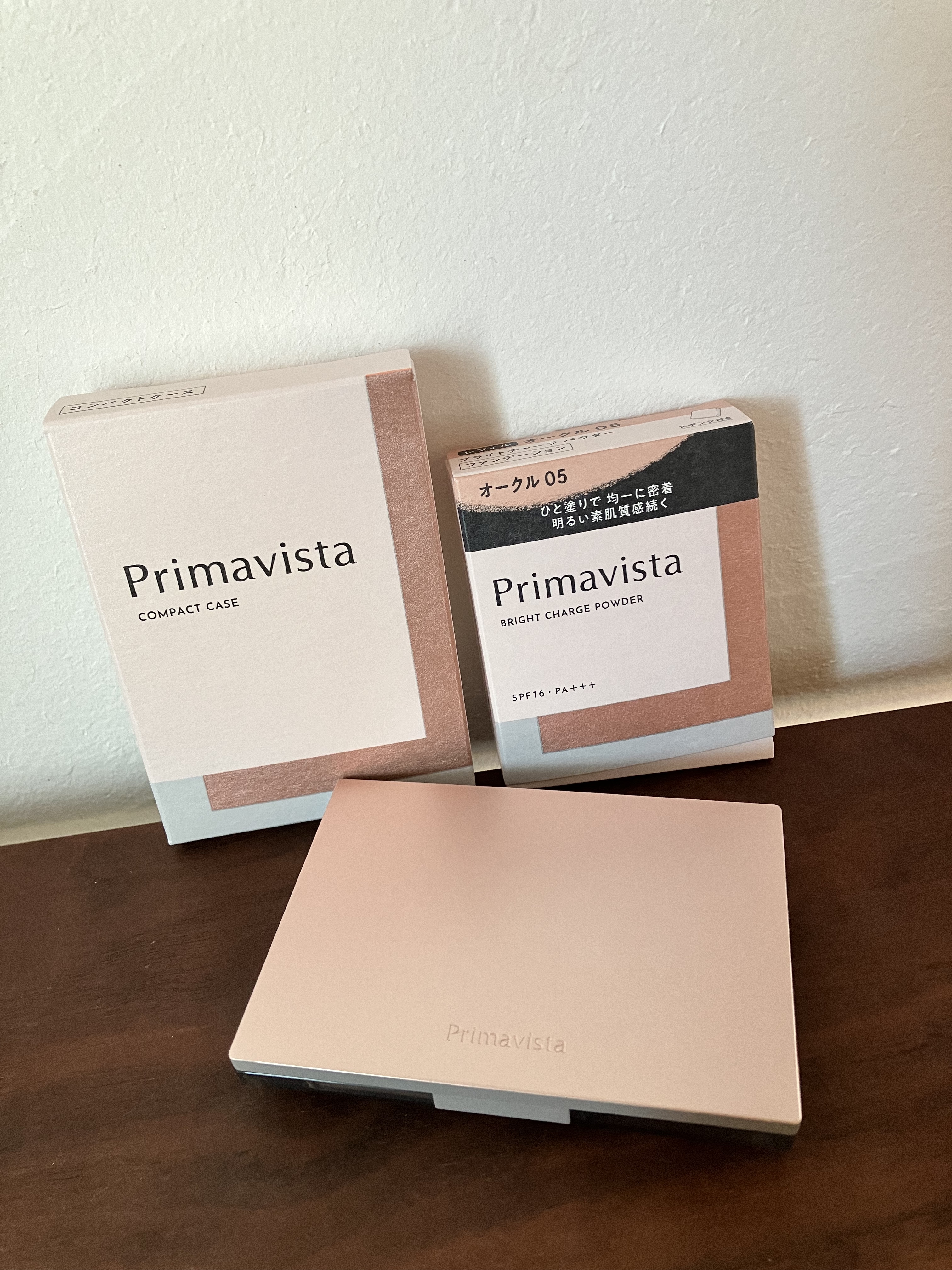 #PR #花王

ブライトチャージパウダーをお試しさせていただきました♪

粉タイプのファンデーションは、冬場は肌が乾燥しているので粉うきが気になりますが、こちらのファンデーションはなめらかな塗り心地で、粉っぽさ・ムラづきを抑えた、なめらか