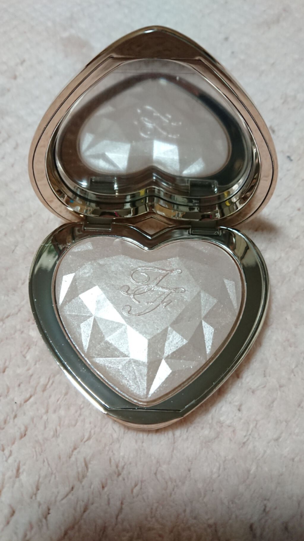 ラブ ライト ハイライター ブラインデッド バイ ザ ライト/Too Faced/パウダーハイライトを使ったクチコミ（2枚目）