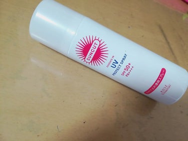 サンカット　ウルトラUV　プロテクトスプレー
SPF５０　PＡフォープラス
～無香料・無着色・無鉱物油・ノンパラベン～
～専用クレンジング不要～

この日焼け止めはスプレータイプなので、手間がかからず、