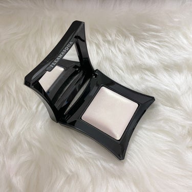 Illamasqua 10TH ANNIVERSARY BEYOND POWDERのクチコミ「LOOKFANTASTICで4個セットを購入しました。

このセットだけにFROSTが入ってる.....」（3枚目）