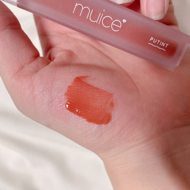 🍂

muice
プティント 04 チャチャブラウン

-----

秋っぽい色のリップが欲しくなったのと
muiceのリップ買ったことなかったので
こちらを買ってみました〜☺️

(絶対この色他にも持ってるよね？は禁句です😸←)

01のピンクと03のピンクベージュともめちゃ迷って
1時間くらい売り場をぐるぐるしながら考えて
04のチャチャブラウンに🐻🌰🍂
オレンジっぽい明るめのブラウンです🍂

さらっと軽めのテクスチャーなのに
潤いが持続するからすごい〜!

-----

#秋冬メイク2023 #muice #ミュアイス #みきぽん #プティント #リップ #リップティント #リップメイク #オレンジリップ #ブラウンリップ #秋リップ #秋メイクの画像 その2