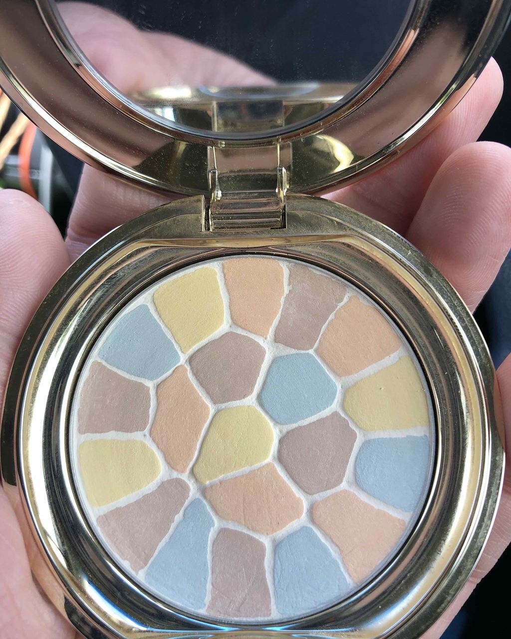 ラ プードル オートニュアンス/Elégance/プレストパウダーを使ったクチコミ（2枚目）