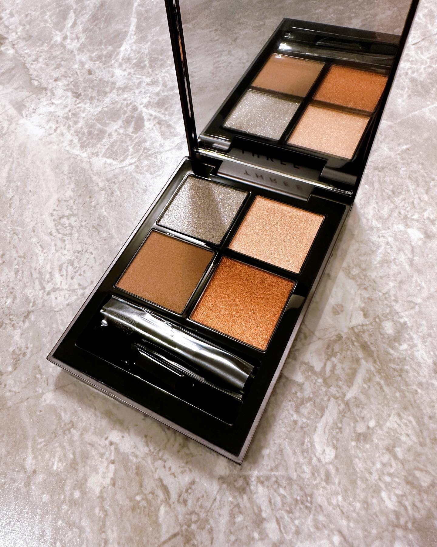 THREE スターゲージング アイシャドウクアッド 06 MYSTERIOUS MISTER/THREE/アイシャドウパレットを使ったクチコミ（2枚目）