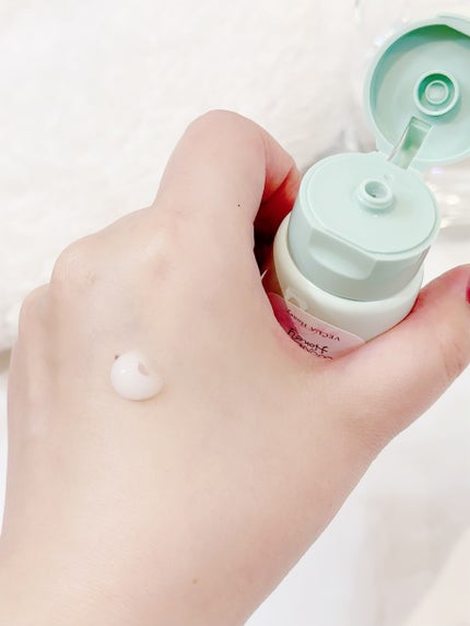 VECUA Honey ワンダーハニー とろとろハンドクリーム サクラチャチャのクチコミ「ワンダーハニー 
とろとろハンドクリーム サクラチャチャ
使ってみました🫶💓
しっとり保湿.....」(2枚目)