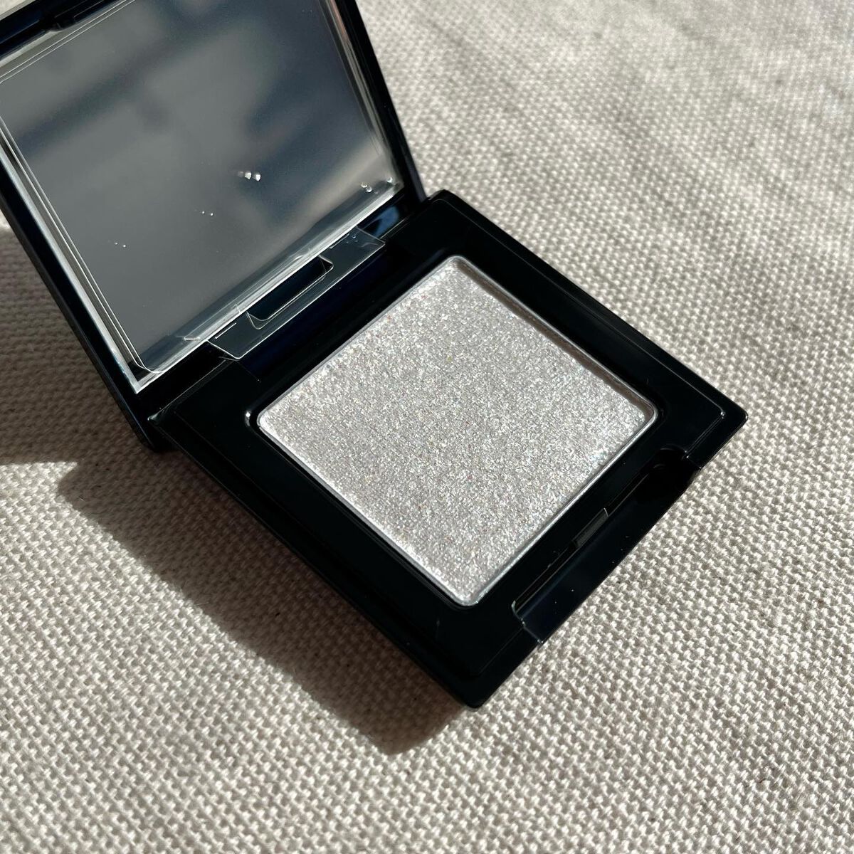 ラズル アイカラー/エレガンス ラズル /単色アイシャドウを使ったクチコミ（2枚目）