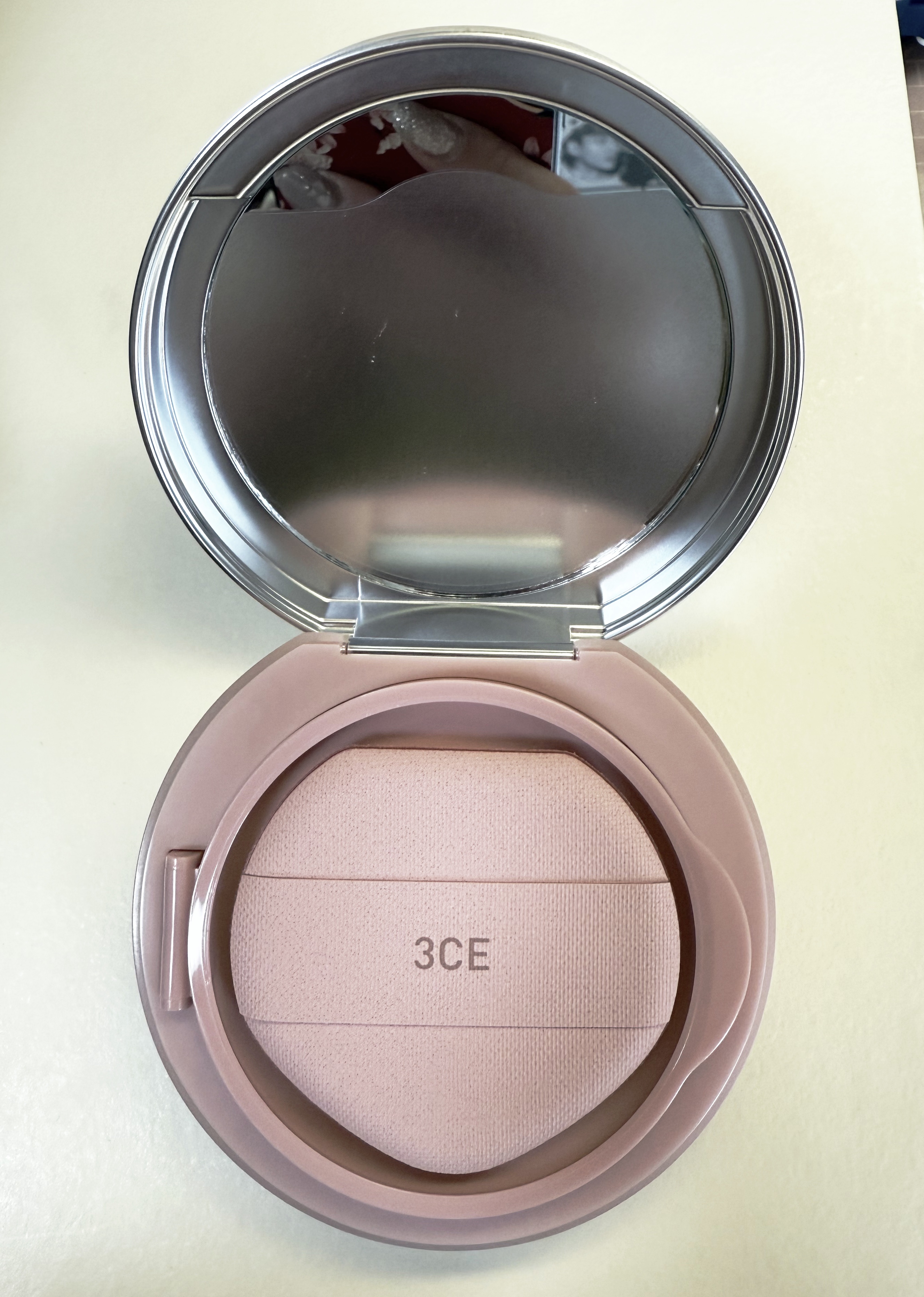 フィッティングメッシュクッション/3CE/クッションファンデーションを使ったクチコミ（2枚目）