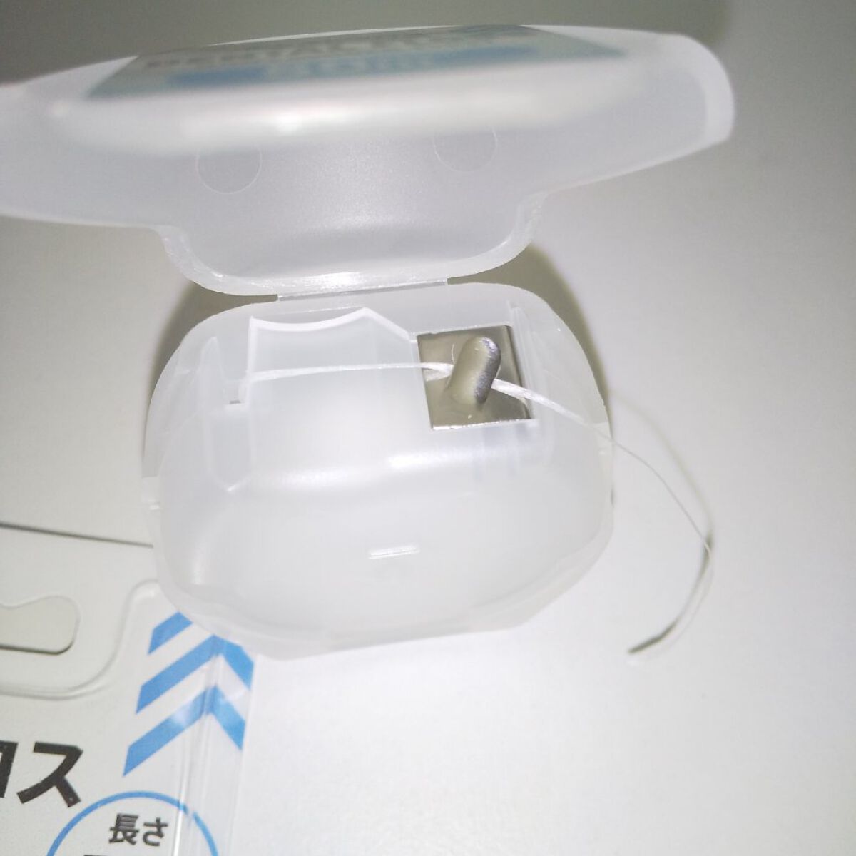 デンタルフロス(UNFLAVORタイプ、50m)/DAISO/デンタルフロス・歯間ブラシを使ったクチコミ（2枚目）