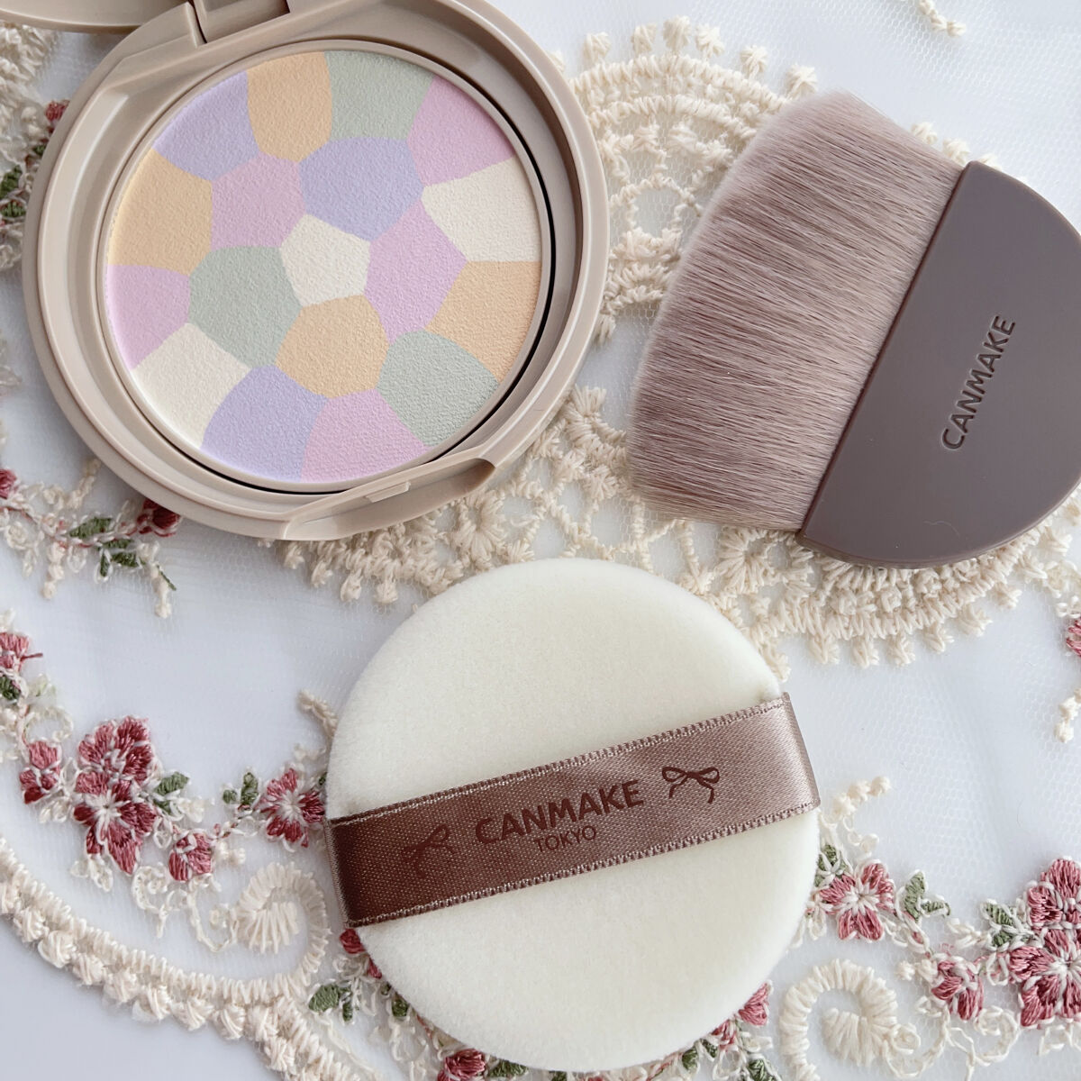 マシュマロフィニッシュパウダー　～Abloom～/キャンメイク/プレストパウダーを使ったクチコミ（2枚目）