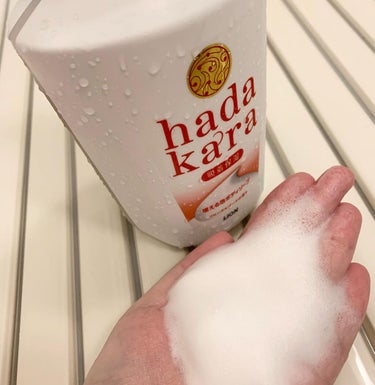 hadakara ボディソープ 泡で出てくるタイプ  フローラルブーケの香り 550ml/hadakara/ボディソープを使ったクチコミ（2枚目）