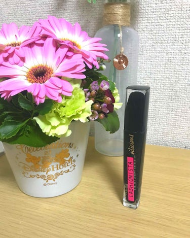 MAYBELLINE NEW YORK ラッシュニスタ オイリシャスのクチコミ「《ラッシュニスタ オイリシャス》

重ね塗りしてもダマになりにくく、睫毛一本一本が綺麗に伸びま.....」（1枚目）