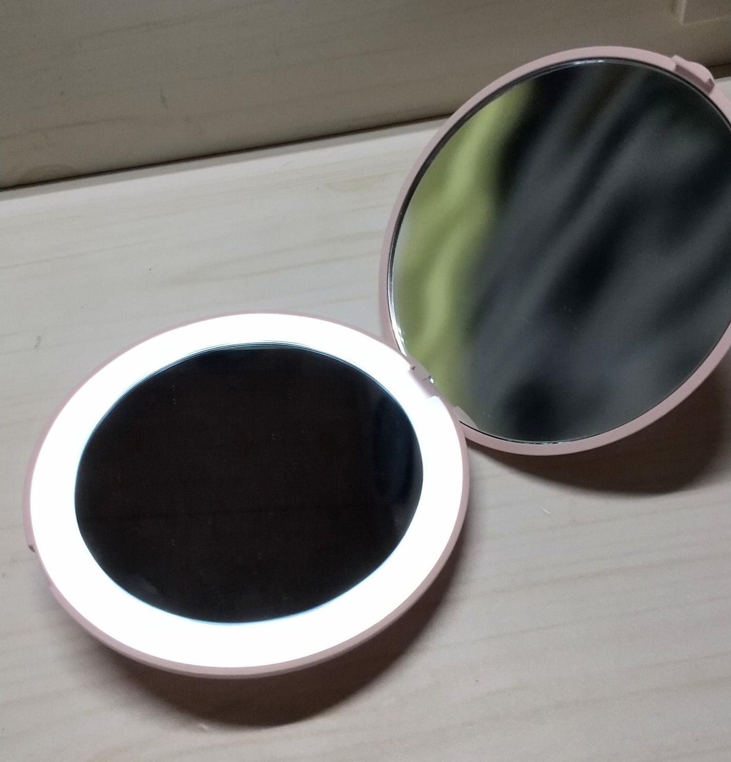 yui@フォロバ100⸜🌷︎⸝ on LIPS 「ドン・キホーテで購入したLEDライトミラー💡とっても便利なので..」(5枚目)