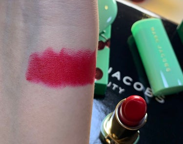 o!mega glaze all-over foil luminizer – very merry cherry edition/MARC JACOBS BEAUTY/パウダーハイライトを使ったクチコミ（5枚目）