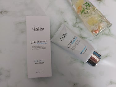 
ダルバさまから商品提供をいただきました💕

「d'Alba(ダルバ)　ウォータフル エッセンス サンクリーム」

SPF50＋/PA＋＋＋＋

50mL

￥2,900（税込)


テクスチャーはコク