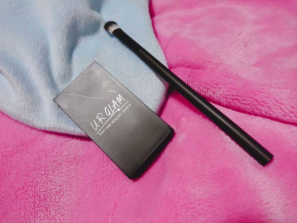 UR GLAM　EYESHADOW BRUSH A/U R GLAM/メイクブラシを使ったクチコミ（1枚目）