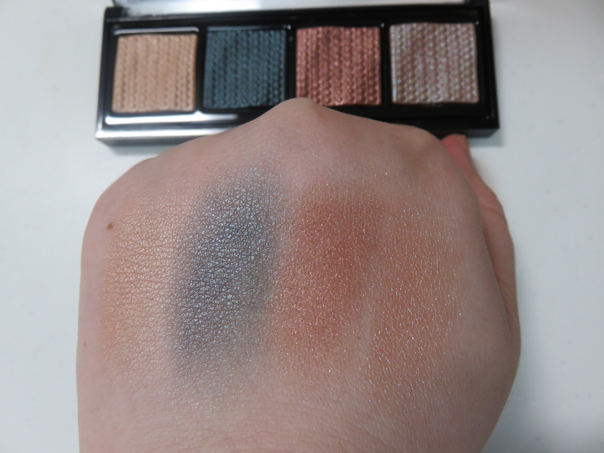 ソー フィアス！ プリズマティック パレット 963 スライト フレックス/REVLON/アイシャドウパレットを使ったクチコミ（3枚目）