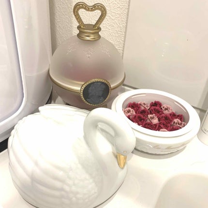 レ・メルヴェイユーズ ラデュレ リミテッド エディション ローズ ラデュレのクチコミ「かわいい!
ばえる🦢
キラキラしとる🦢
洗面台に行くたびに幸せになる✨
義理の姉からいただき.....」(1枚目)