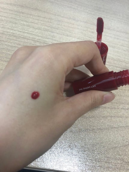 ジューシーラスティングティント/rom&nd/リップティントを使ったクチコミ(3枚目)