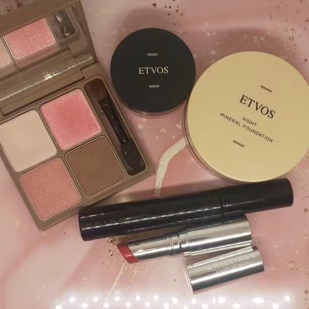 ナイトミネラルファンデーション/エトヴォス/ルースパウダーを使ったクチコミ(2枚目)