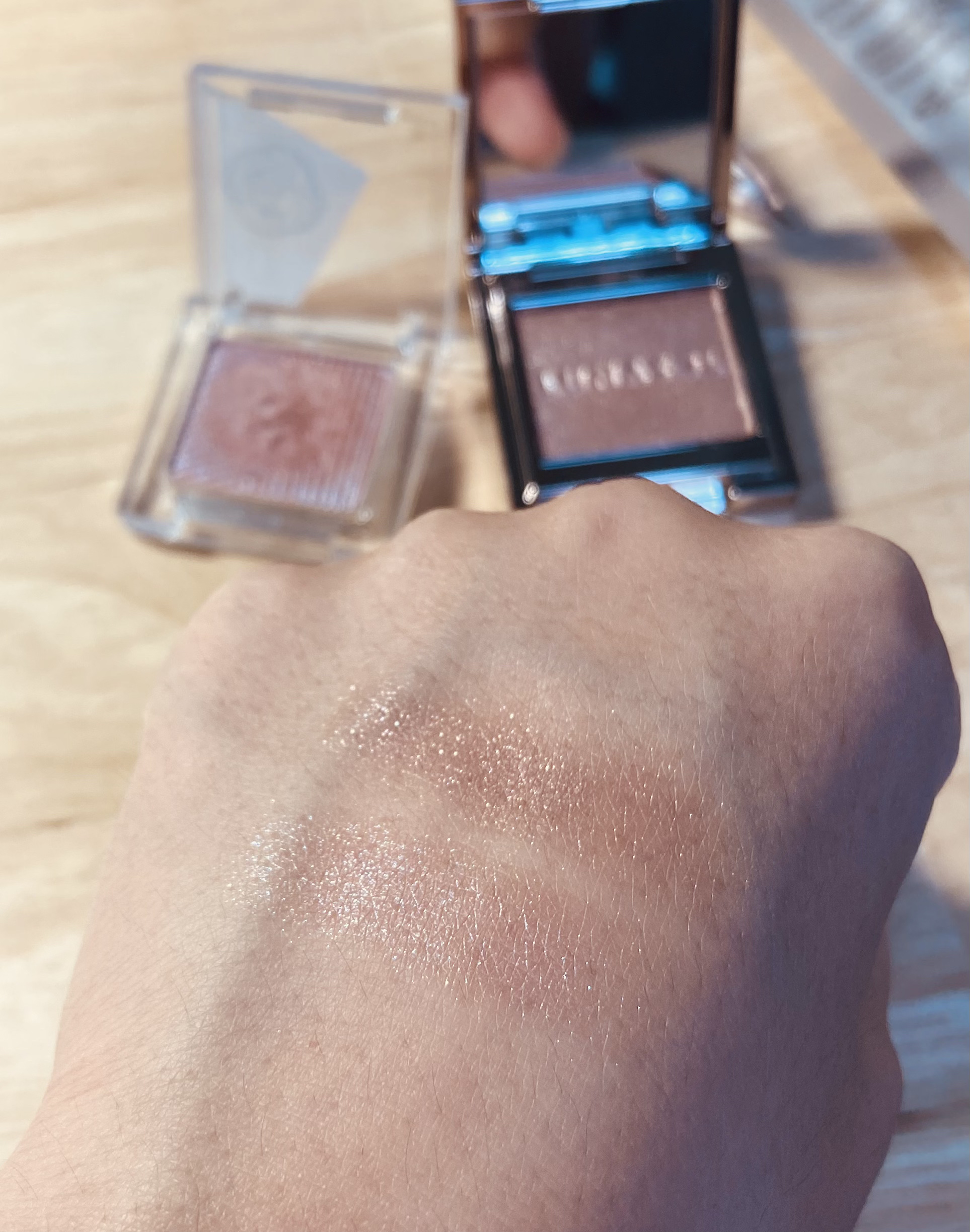 オーラデュウ プリズム イルミネーター ピコ/SHISEIDO/単色アイシャドウを使ったクチコミ（3枚目）