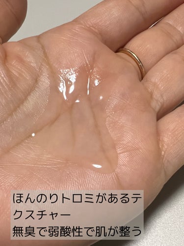 ✔ MEDIHEAL   THE N.M.F アクア トナー
      500ml


Qoo10のメガ割で購入しました✨️
いつもメディヒールのフェイスマスクを
愛用しているので楽しみにしていました😊

届いた日から数日使ってお気に入り！

洗顔後の一発目に使うのがオススメ！！
使った感想は…
🔵500mlの大容量でたっぷり使える
🔵高保湿
🔵肌が柔らかくなる
🔵キメが細かく整う
🔵手のひらを頬にあてると肌が吸い付く
🔵弱酸性で安心


☆こんな方におすすめ☆
🟡肌にしっかりうるおいを与えてくれるトナーが欲しい
🟡もちもちの肌に仕上げたい
🟡しっとりしつつもべたつかないトナーが好み
🟡大容量のトナーを探している


翌朝の肌が気持ちいいくらい調子が良い😂
量が多いので遠慮なく使えるところも良い

このトナーのシリーズにはティーツリーも
あるのでそちらも気になります。
肌荒れ防止のティーツリーなのでメガ割中に
買い足そうかなー☺️


気になった方はQoo10でチェックしてみてねー✨️


#スキンケア
#mediheal(メディヒール) 
#トナー
#化粧水
#大容量
#高保湿
#韓国_スキンケア 
#LIPS投稿アワード_Qoo10メガ割 
の画像 その2