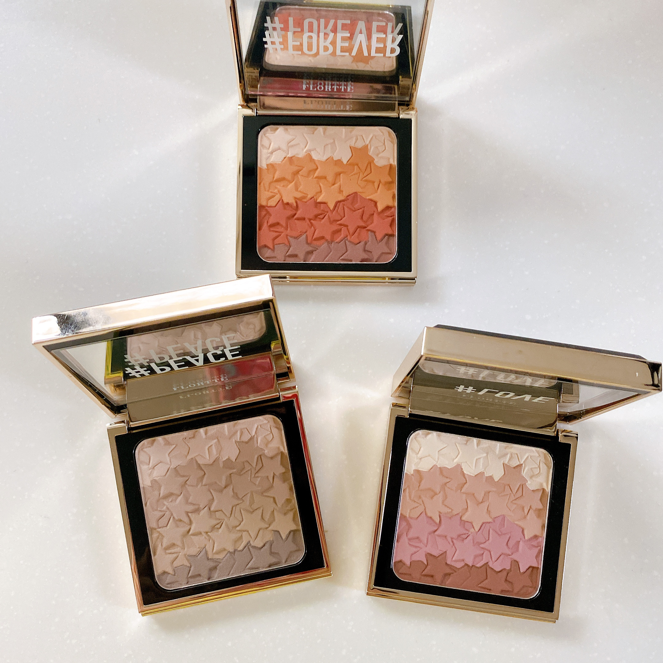 フロレット 星に願いシリーズ ブラッシュコンパクト/FLORTTE/単色アイシャドウを使ったクチコミ（1枚目）