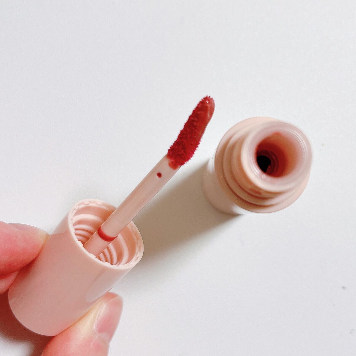 アンドバイロムアンド グラッシーボムティント/&nd by rom&nd/リップティントを使ったクチコミ(2枚目)