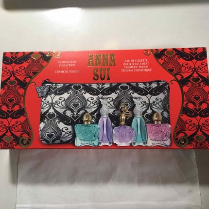ANNA SUI ミニチュア ポーチコレクションのクチコミ「ANNA SUIのミニチュアコレクション。
全ボトル4mlで、入っている香水は
ロマンティカ.....」(1枚目)