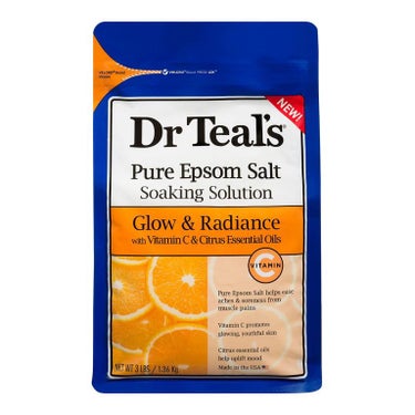 DR TEAL’sのエプソムソフトです。

ビタミンCと書いてあったので
日をたくさん浴びた日に使用してました。

お湯の色は特に変わりません。
香りは結構強めのオレンジです。
