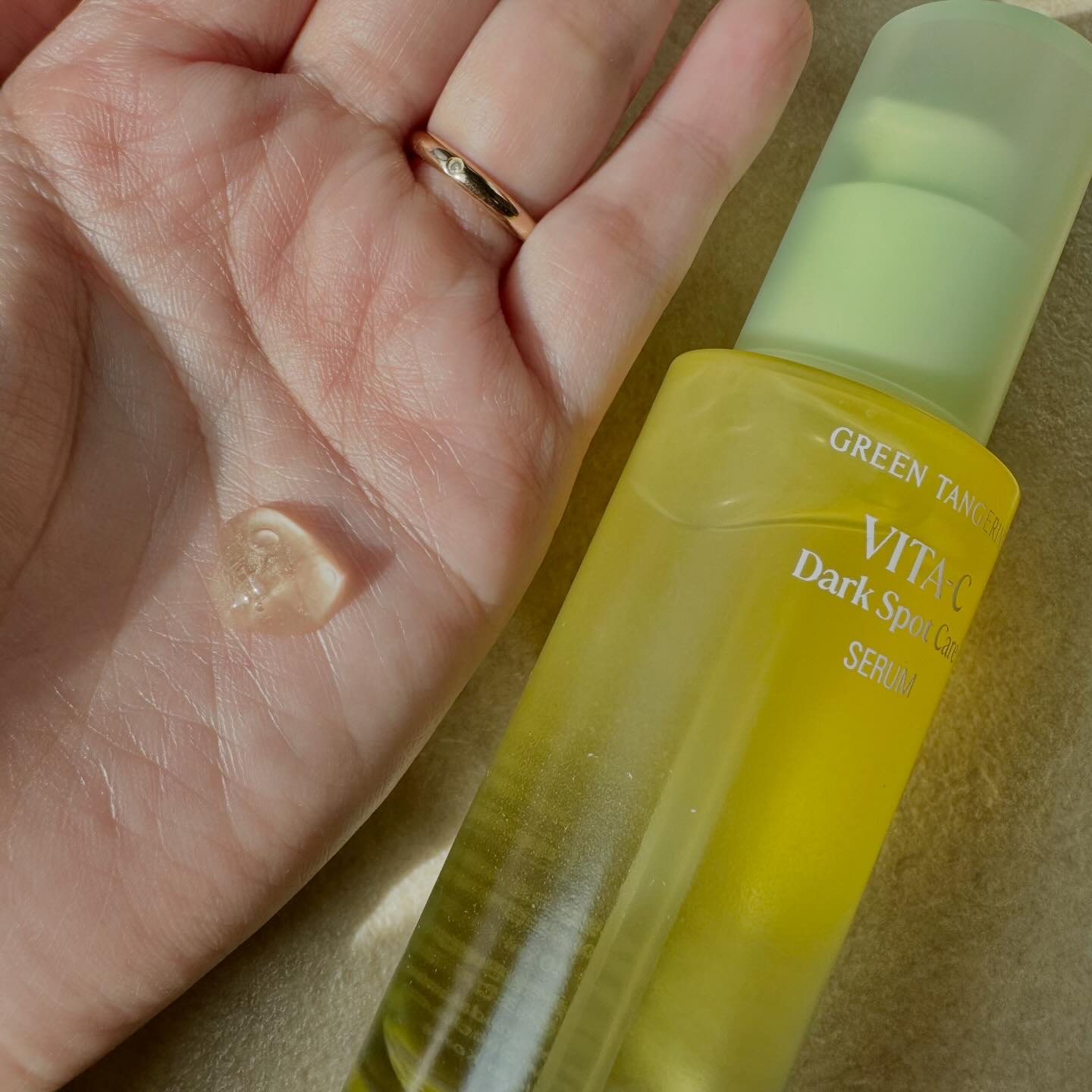 グリーンタンジェリン ビタC ダークスポットケアセラム/goodal/美容液を使ったクチコミ（2枚目）