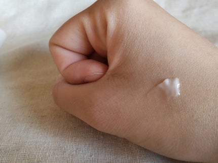 メイクミーハッピー ハンドクリーム momo oolong/キャンメイク/ハンドクリームを使ったクチコミ(4枚目)