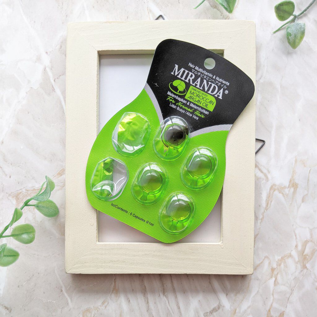 MIRANDA ヘアビタミン モイスチャーヘアオイルのクチコミ「旅行に行った時にでも使おうと買っておいた、確かCan Doで購入したヘアオイル◎
全く出掛けら.....」（1枚目）