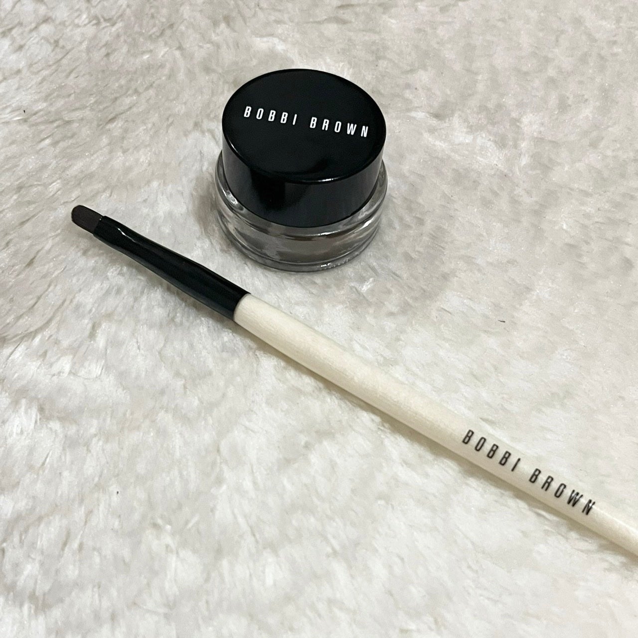 R Dresser on LIPS 「今回おすすめさせていただくアイテムはアイライナー ◎コスメブラ..」(1枚目)