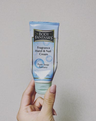 ボディファンタジー フレグランスハンド&ネイルクリーム ピュアソープのクチコミ「⋆⸜ ⚘ ⸝⋆
#bodyfantasies 
#handcream 

#ボディファンタジー.....」（1枚目）