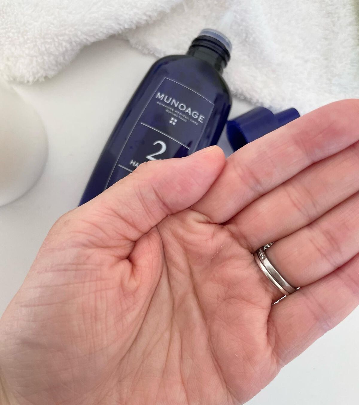 MUNOAGE(ミューノアージュ) Wアプローチヘアプログラムのクチコミ「皮膚科医共同開発、クリニック発想の女性のための育毛ケア💆‍♀️
使い方は、朝晩頭皮に直接馴染ま.....」（3枚目）