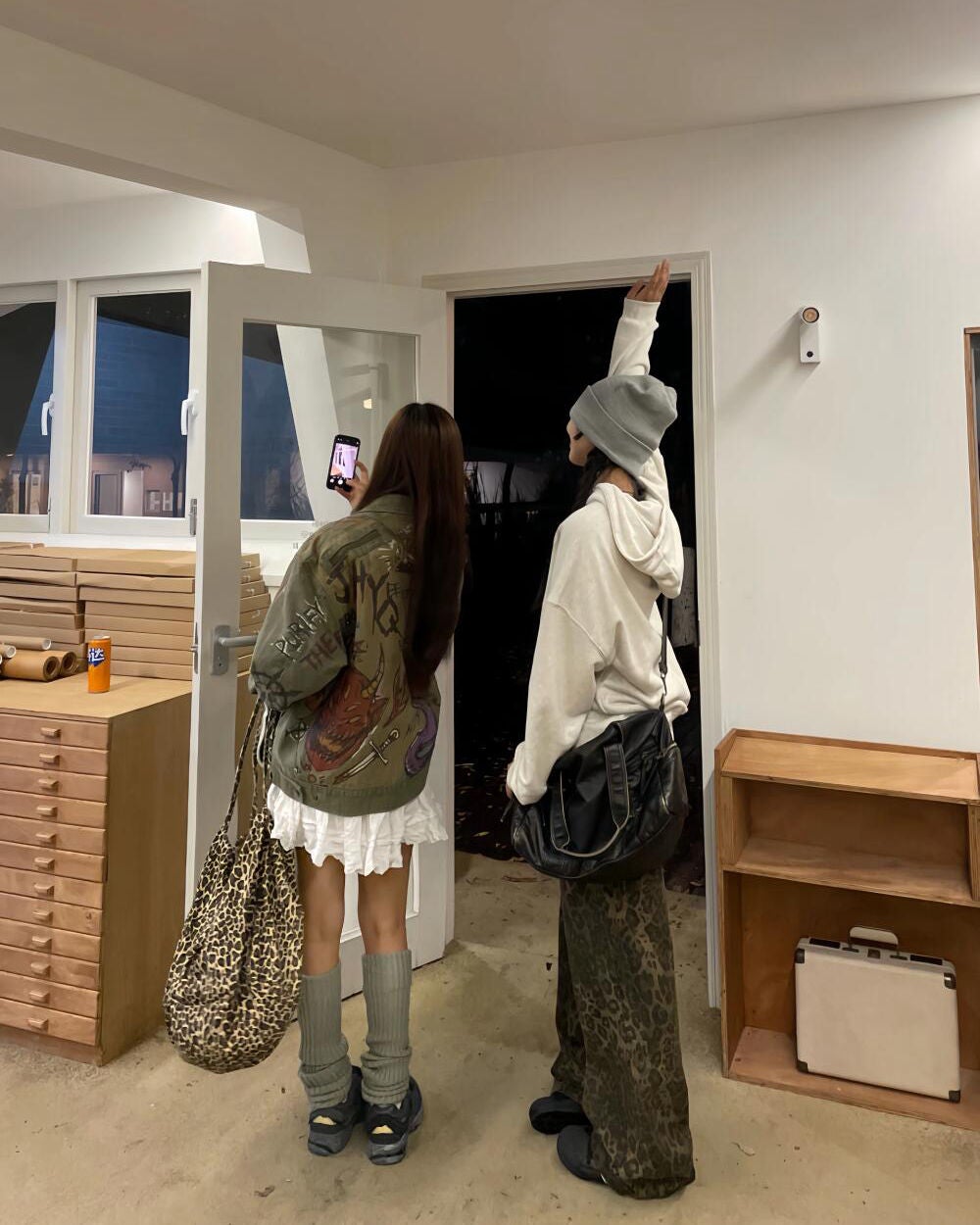 ひとみ on LIPS 「親友と会うんだよ。#コーデ#韓国ファッション#韓国雑貨#韓国コ..」(5枚目)