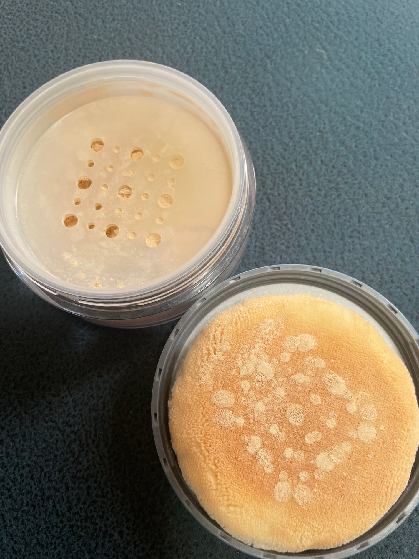 フィニッシングUVパウダー クール/チャコット・コスメティクス/ルースパウダーを使ったクチコミ(2枚目)