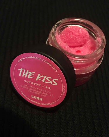 LUSH  リップスクラブ / キス

ピンクのスクラブですごく可愛い！！
ベリーの甘い香りで癒されます🙈

店員さんに聞いたことをまとめます💫

この『キス』というスクラブ季節限定らしく去年も発売して