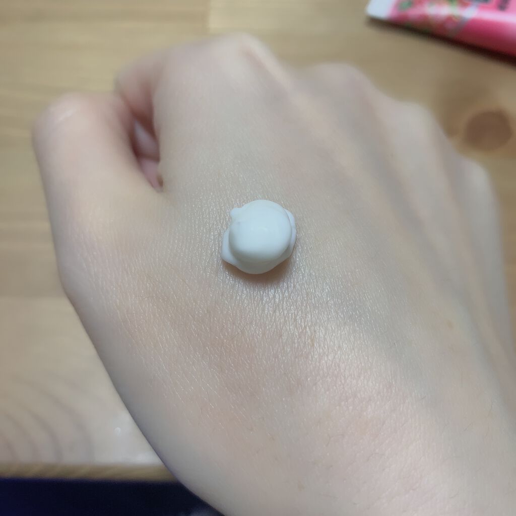 ハンドクリーム ワイルドローズの香り/クナイプ/ハンドクリームを使ったクチコミ(2枚目)