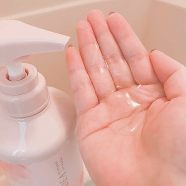 R& AURODEA by megami no wakka fragrance body soapのクチコミ「まず‼️
ボトルデザインも可愛く
お風呂場に置いてあるだけでテンションが上がるし
お風呂に入る.....」（2枚目）