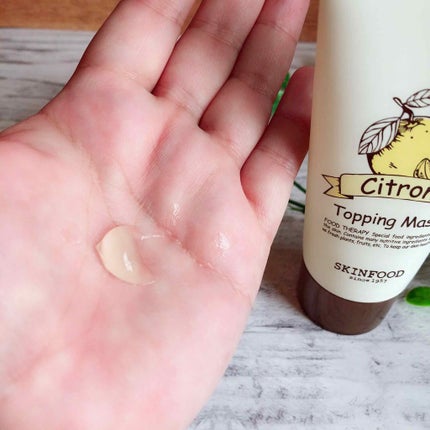 SKINFOOD ゆず トッピングマスクのクチコミ「スキンフードのトッピングマスクゆずです✨
私はもうこれがないと無理ってぐらいお気に入りのスキ.....」(2枚目)