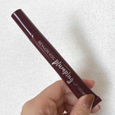 REVLON キスプランピングリップクリーム 545
深いボルドーのリップです。ブラウンみもありパープルみもある、とっても大人なお色。
テクスチャーはかなり濃く、固形に近いです。唇に置いて、んまんましな