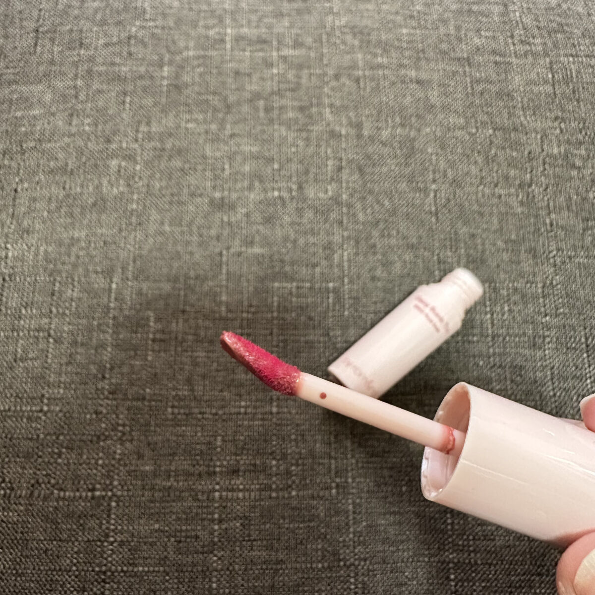 アンドバイロムアンド　グラッシーボムティント/&nd by rom&nd/リップティントを使ったクチコミ（2枚目）