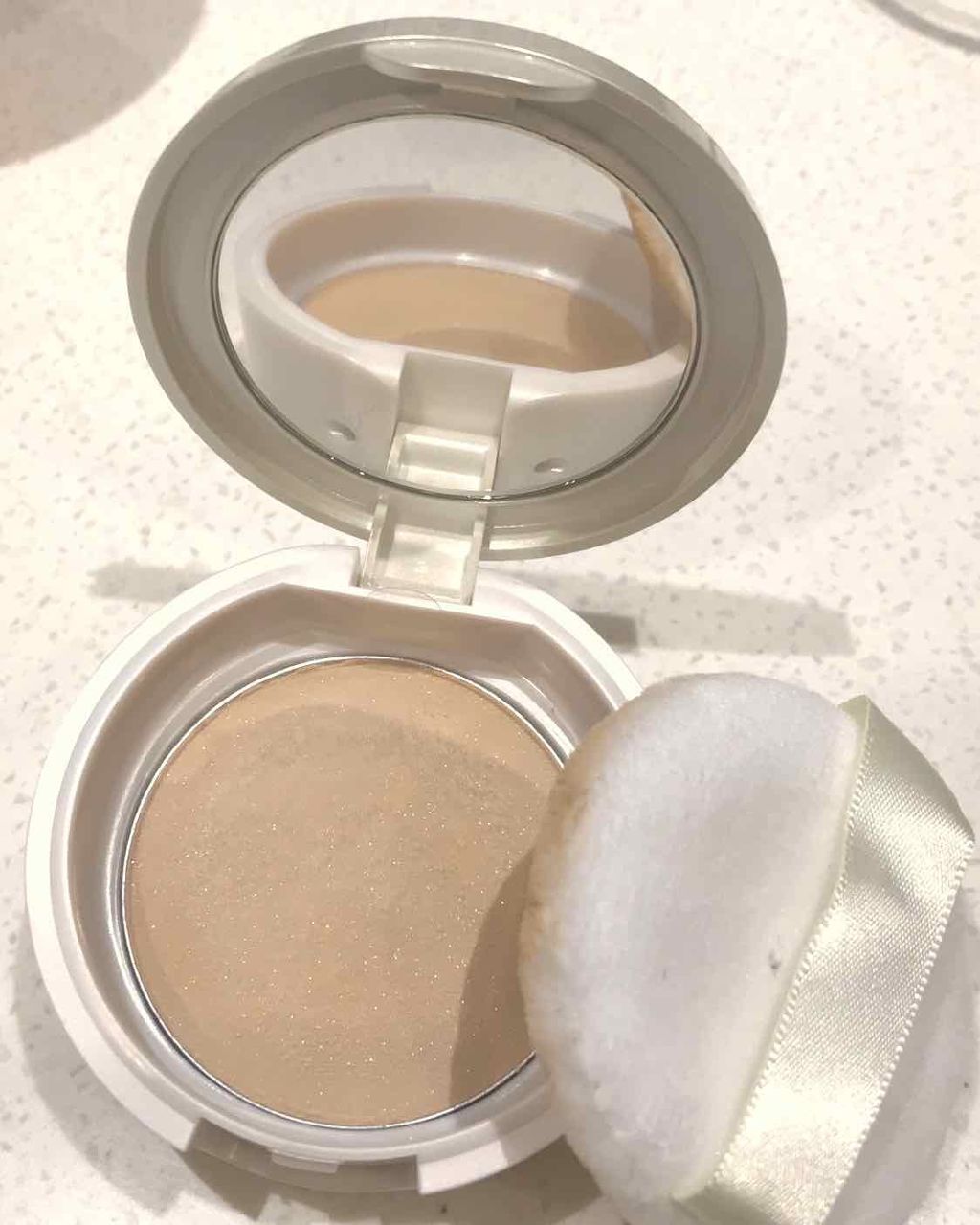 フェイスパウダー ハイカバー 白肌オークル/クリアラスト/プレストパウダーを使ったクチコミ(2枚目)
