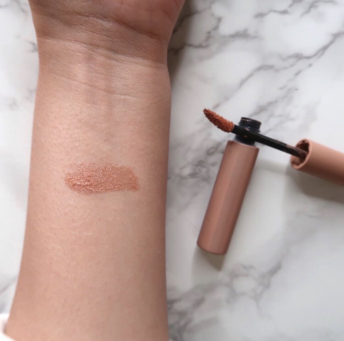 エテュセ アイエディション(リキッドカラー) 02 プリズムベージュ/ettusais/リキッドアイシャドウを使ったクチコミ（2枚目）