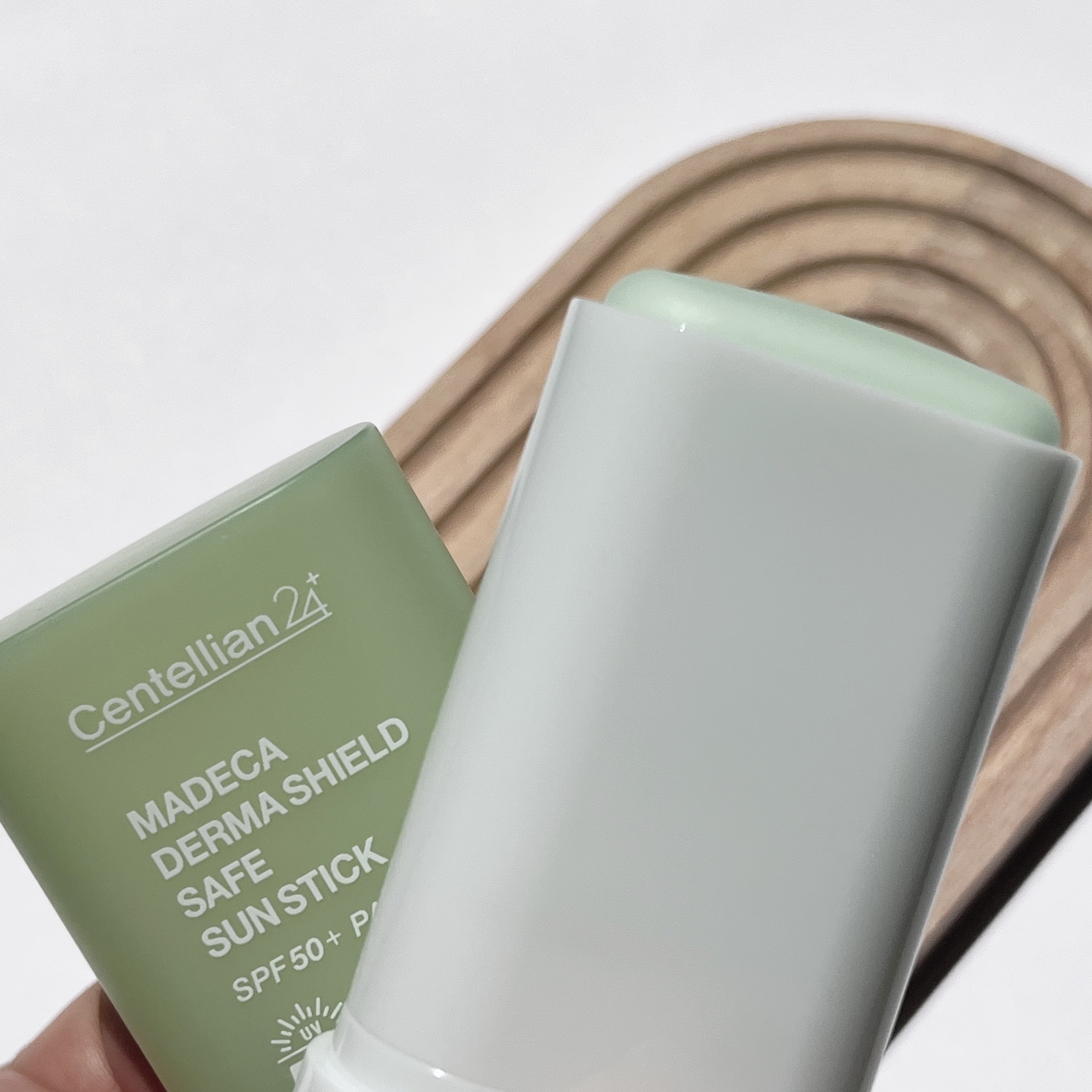 マデカダーマシールド セーフサンスティック（SPF50+ PA++++）/センテリアン24/日焼け止めスティックを使ったクチコミ（2枚目）