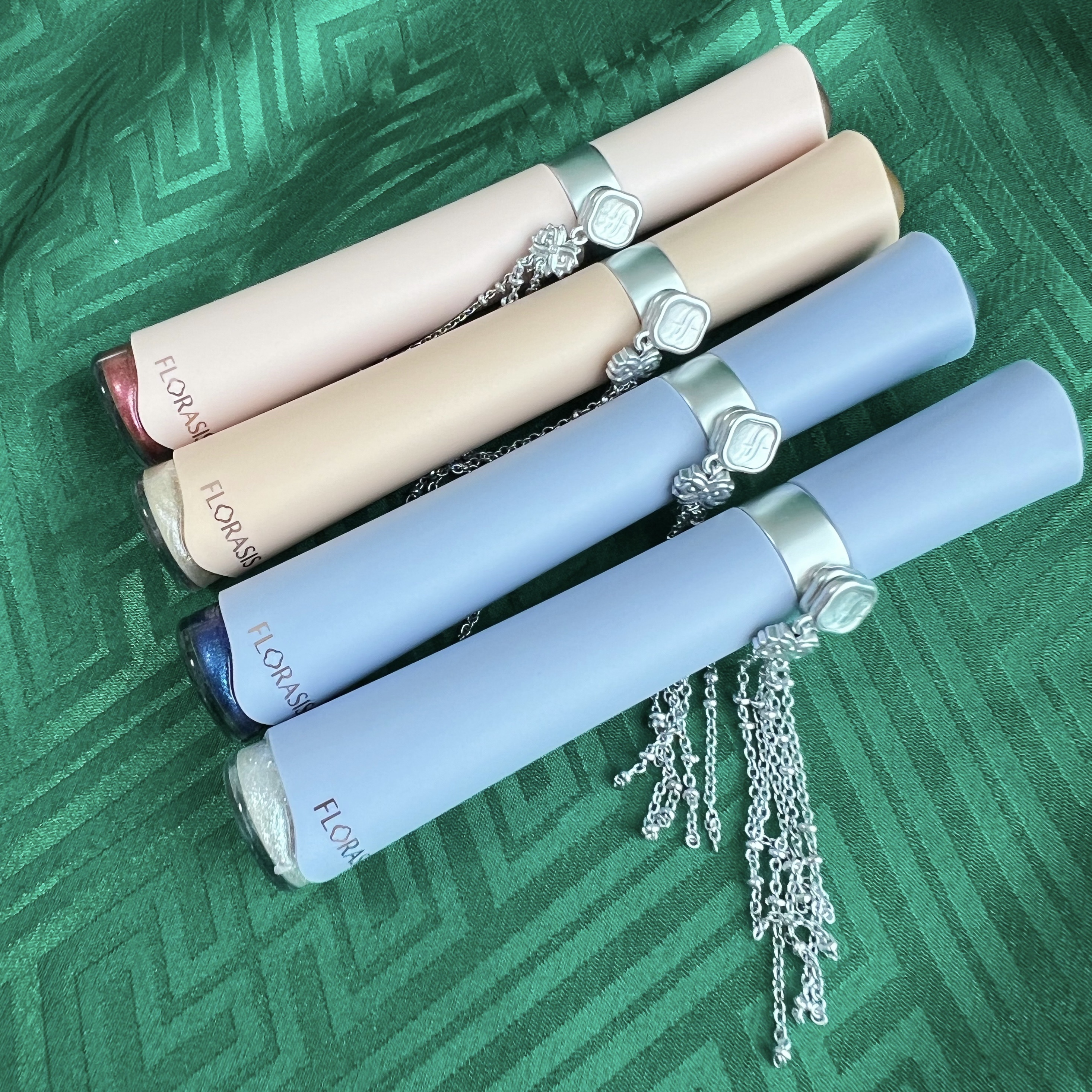 花簇流錦 クリーミーリキッドアイシャドウ 11 ミッドナイト/花西子/リキッドアイシャドウを使ったクチコミ（1枚目）