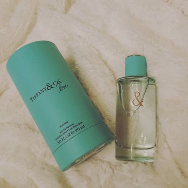 TIFFANY&Co. Tiffany & Love Eau de Parfum for Herのクチコミ「スッキリした香りだけど、どこか女性らしさを感じるとても良い香りです。瓶のデザインがシンプルなの.....」（1枚目）