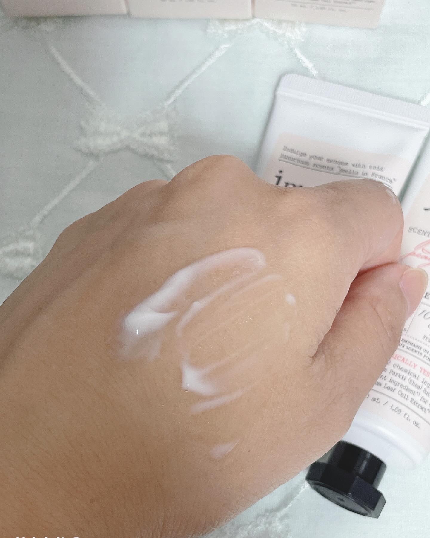 フェイバリットパフュームハンドクリーム/jmella/ハンドクリームを使ったクチコミ（2枚目）